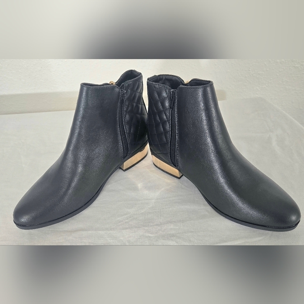 Bamboo Stardom Quilted Booties w/Gold Outer Zipper Detail and Heels, size 7